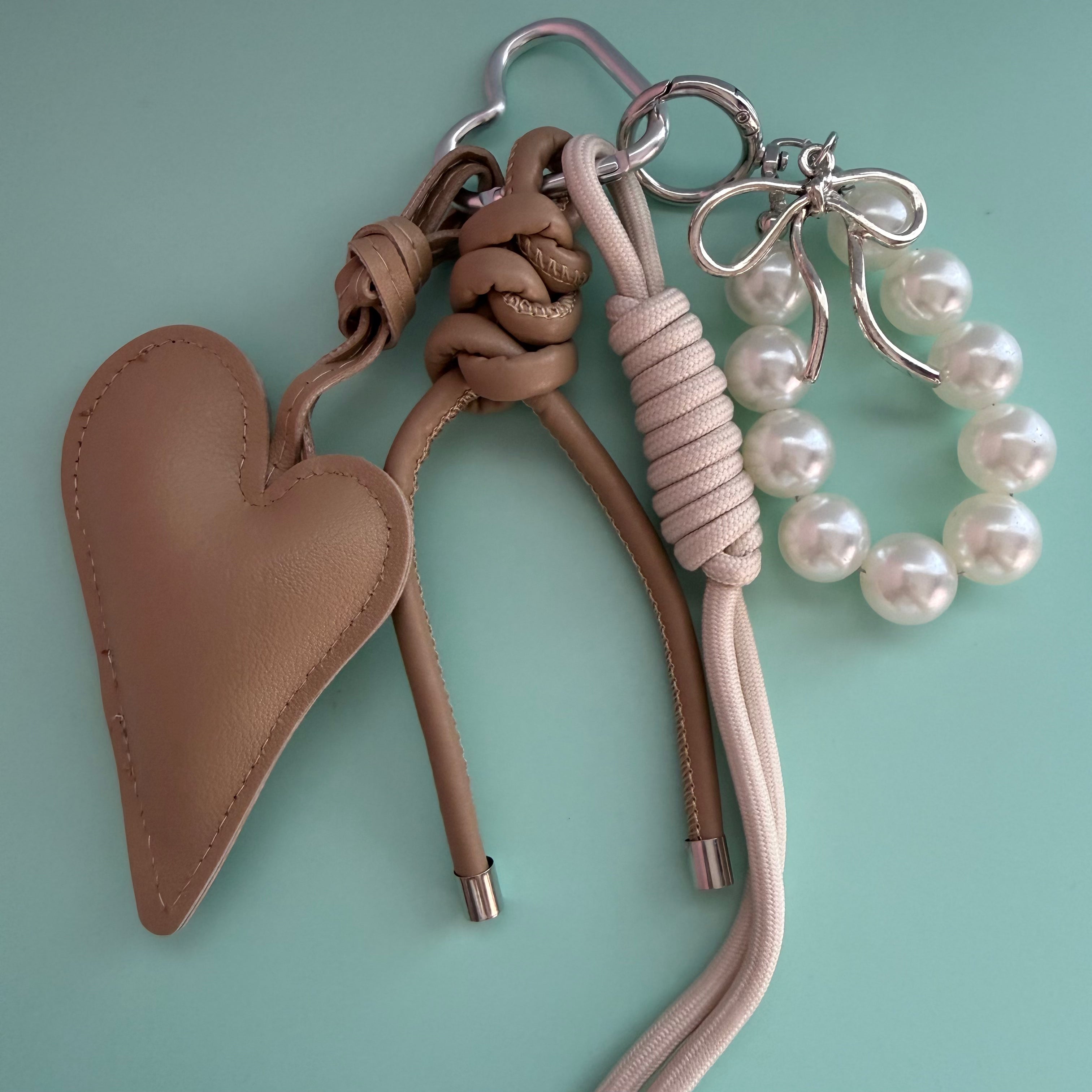 TAUPE HEART KEYCHAIN | BAG CHARM