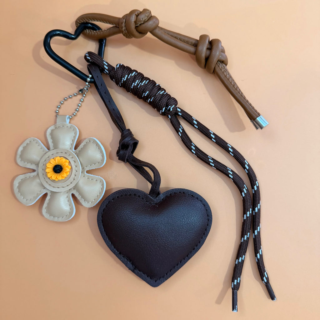 BROWN HEART & FLOWER KEYCHAIN | BAG CHARM