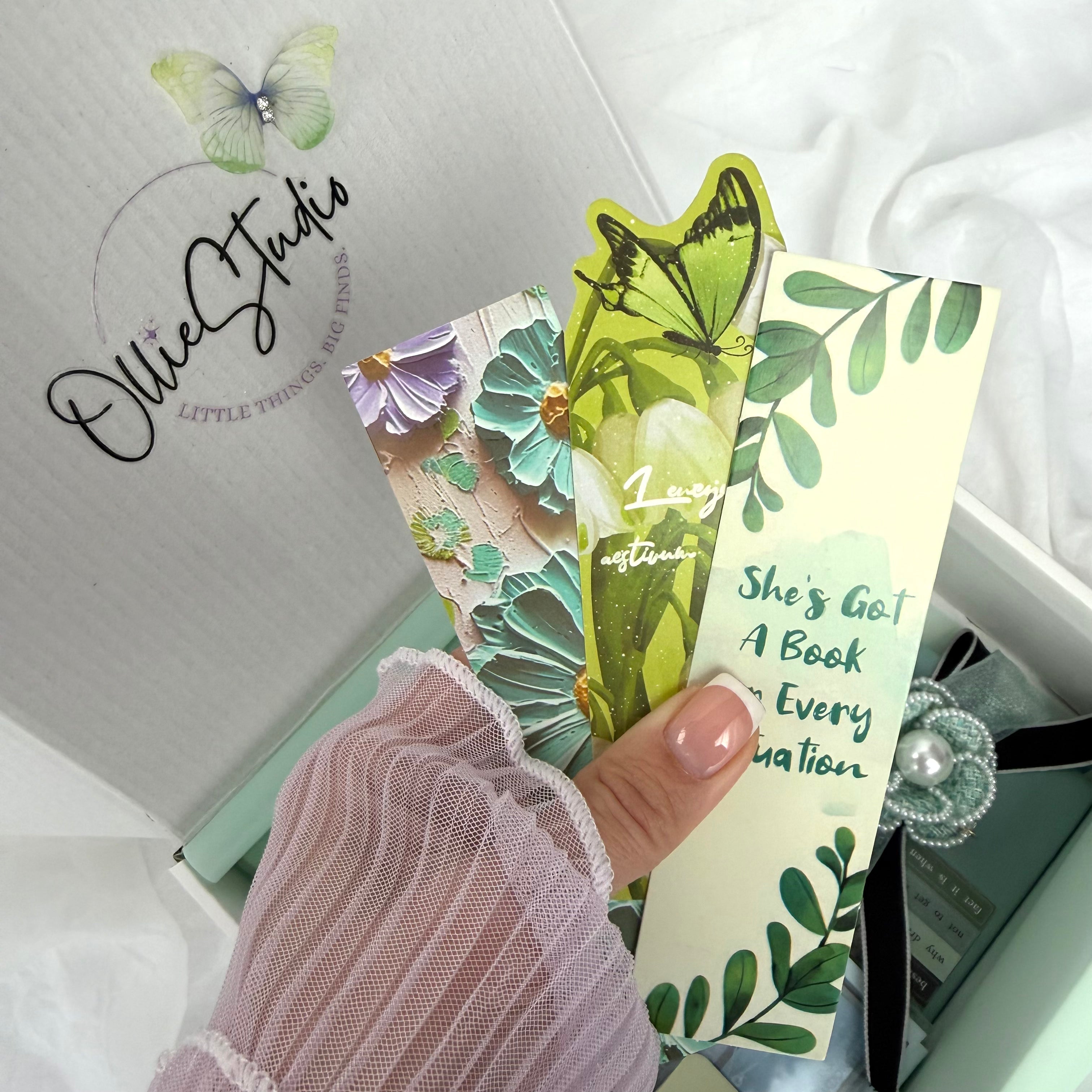 SIGNATURE STATIONARY SET - GREEN LUSH | STATIONERY GIFT SET FOR HER | AESTHETIC STATIONERY FOR JOURNALING & PLANNING