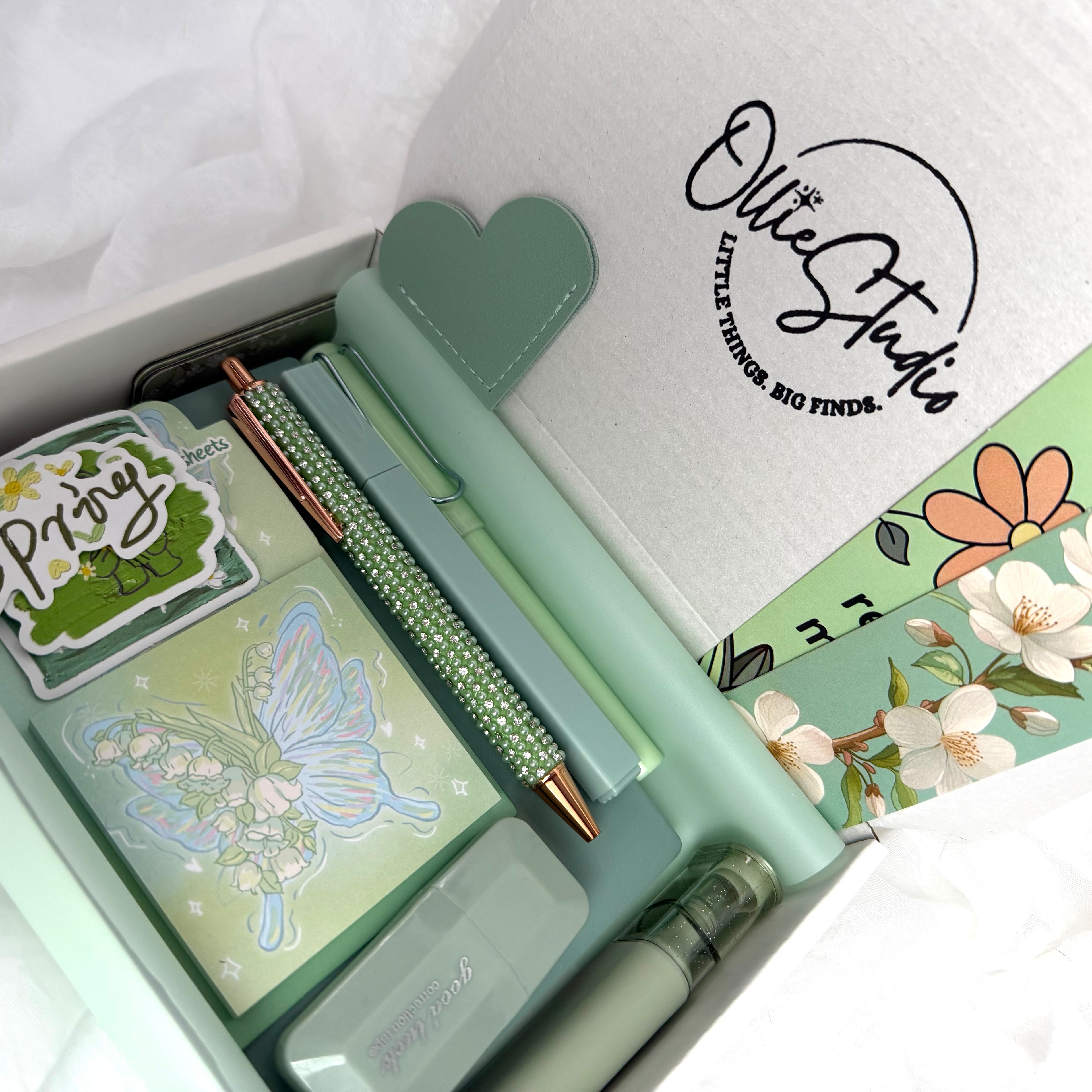 ESSENTIAL STATIONERY SET - GREEN MEADOW | STATIONERY GIFT SET FOR HER | NATURAL EVERYDAY DESK ESSENTIALS