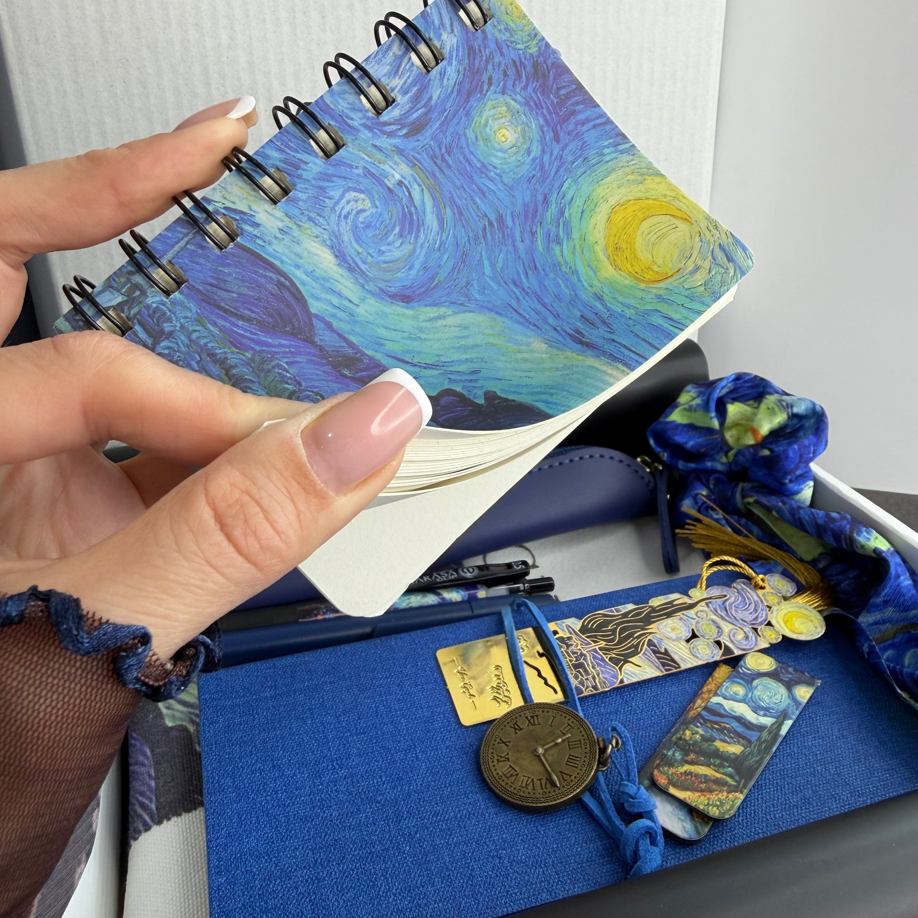 ART STATIONERY SET – VAN GOGH | STARRY NIGHT EDITION | AESTHETIC GIFT SET FOR HER